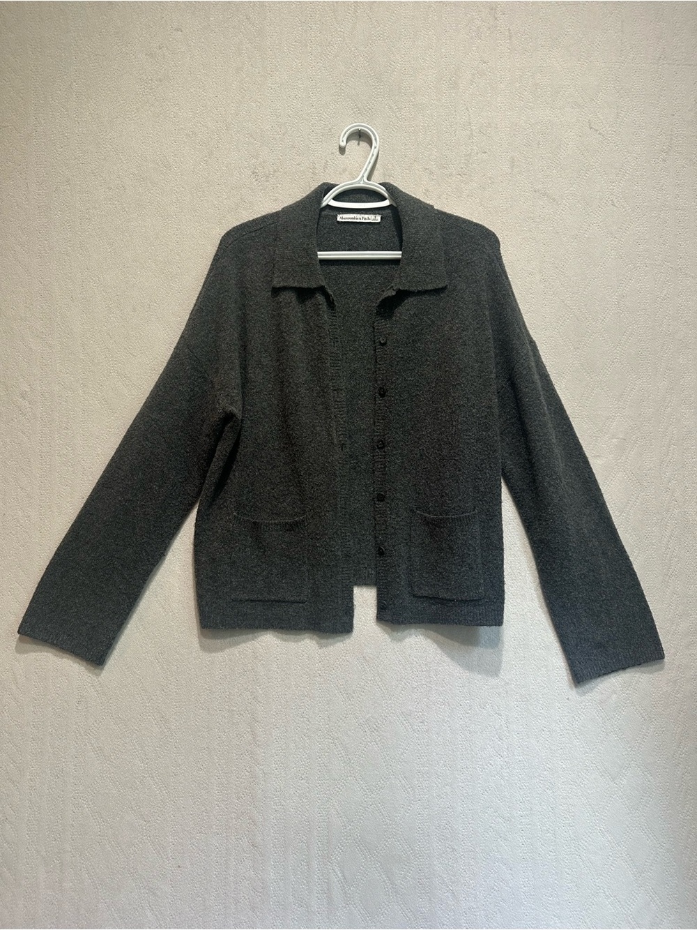 Abercrombie & Fitch Women's Classic Gray Button-Front Knit Cardigan Pockets Sz S